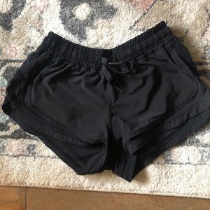 Lululemon Hotty Hot shorts 2.5